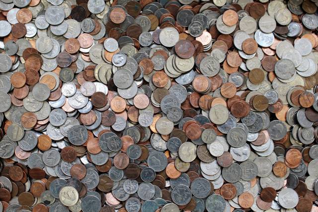 This image has an empty alt attribute; its file name is coins-2125366_1920-640x427.jpg